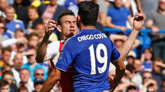 Penyerang Chelsea, Diego Costa (kostum biru)