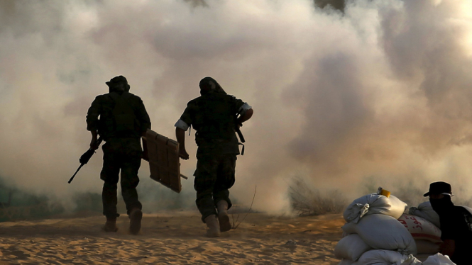 Latihan Militer Loyalis Fatah Jelang Wisuda