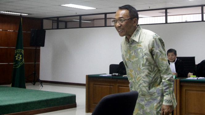 sidang perdana jero wacik