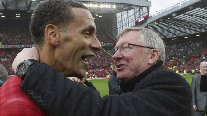 Rio Ferdinand (kiri) dan Sir Alex Ferguson (kanan)