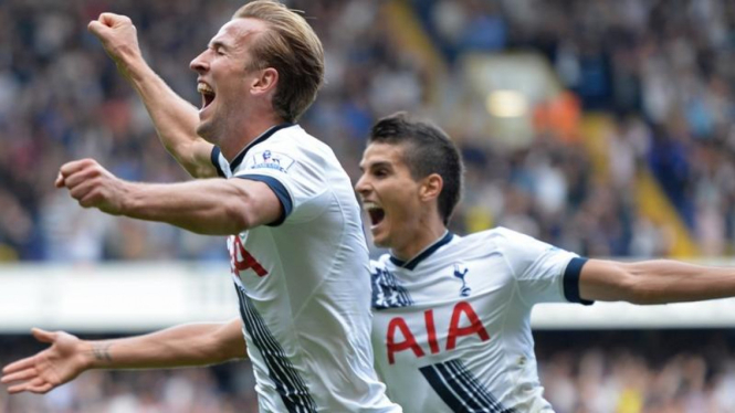 Pemain Tottenham Hotspur merayakan gol 