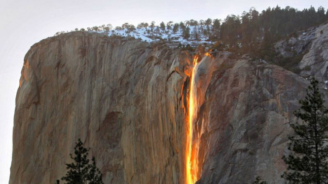 Air Terjun Api di Yosemite, California, Amerika Serikat (AS).