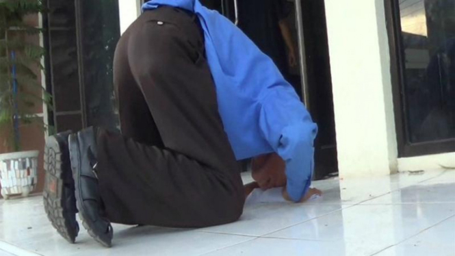 Kakek Hatta sujud syukur di Pengadilan Kota Padang Sidempuan