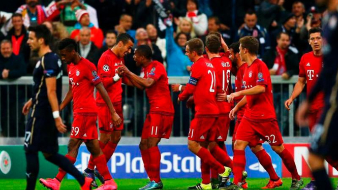 Para pemain Bayern Munich saat merayakan gol