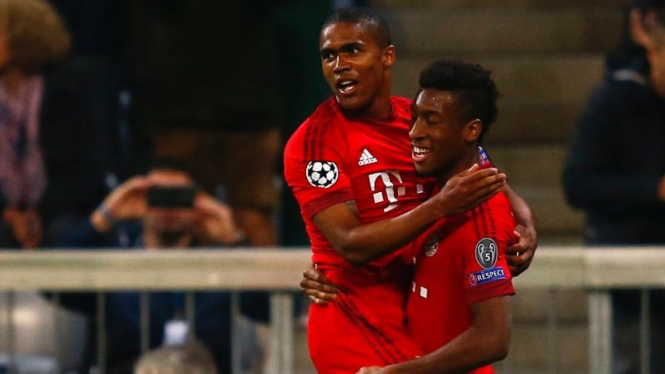 Pemain Bayern Munich, Douglas Costa (kiri) dan Kingsley Coman (kanan)