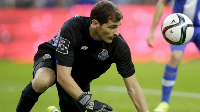 Penjaga gawang FC Porto, Iker Casillas