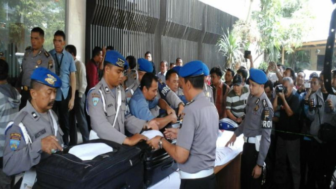 Oknum Brimob dan TNI merampok uang bank