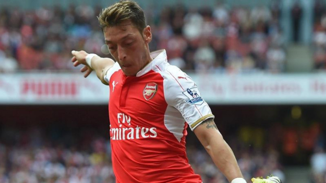 Gelandang Arsenal, Mesut Oezil