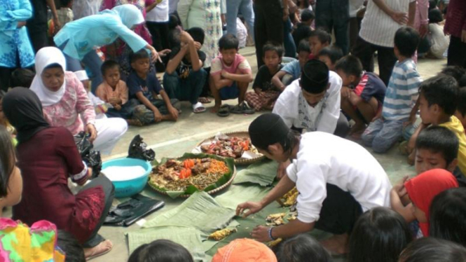 Warga Kampung Kawung Pandak Kaum.