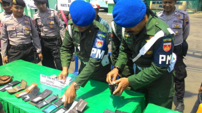 Denpom Solo Rayakan HUT TNI dengan Operasi Dompet Kering