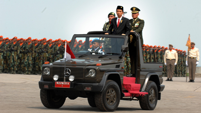 Presiden Jokowi Inspeksi Pasukan TNI