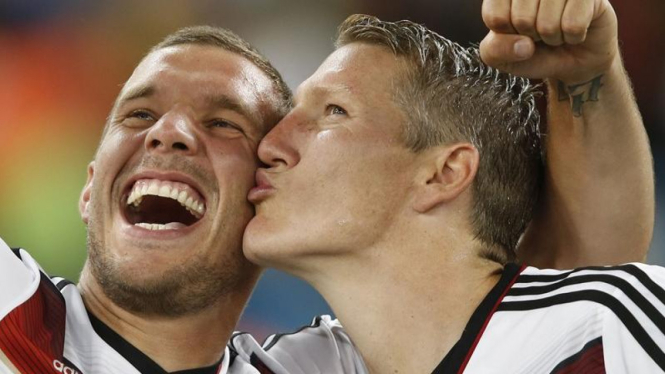 Dua pemain Jerman, Lukas Podolski dan Bastian Schweinsteiger di Piala Dunia 2014