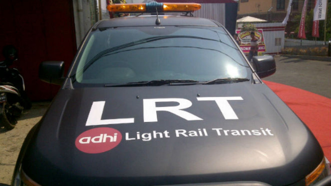 Mobil patroli LRT Adhi.
