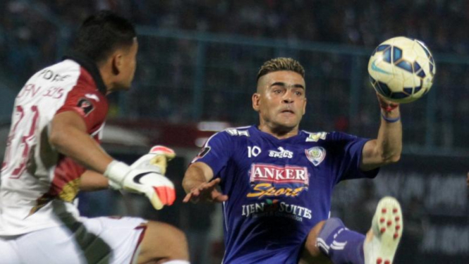 Pemain Arema Cronus, Cristian Gonzales