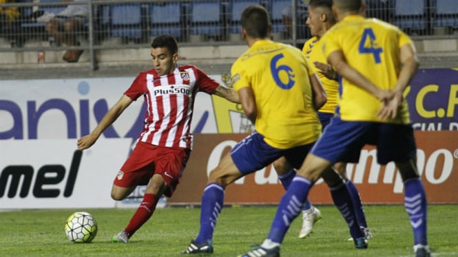 Pemain Atletico Madrid, Angel Correa (merah).