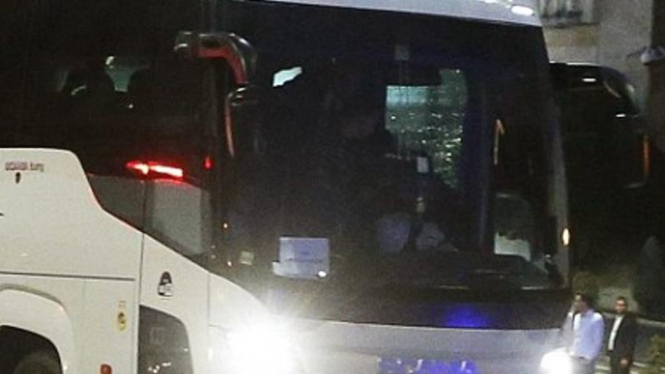 Bus yang mengangkut pemain Timnas Serbia