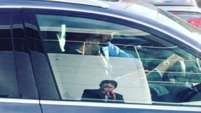 Foto pria diduga Klopp di dealer mobil.