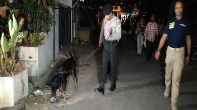 Anjing pelacak di lokasi pembunuhan