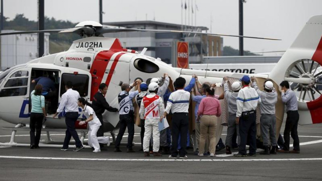 Pembalap Ioda, Alex De Angelis dibawa ke rumah sakit dengan helikopter