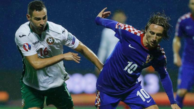 Gelandang Timnas Kroasia, Luka Modric (kanan)