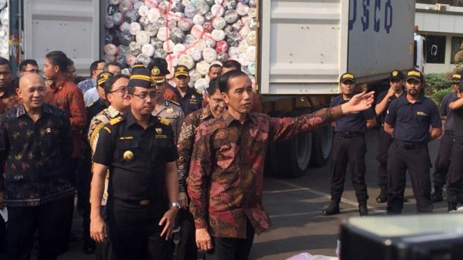 Presiden Joko Widodo berkunjung ke kantor Bea Cukai