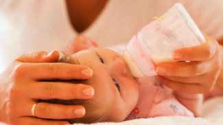Hentikan Pemberian Susu Jelang Tidur dengan Botol