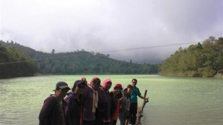 Bukan Cuma Pegunungan, Dieng Juga Punya Telaga Warna