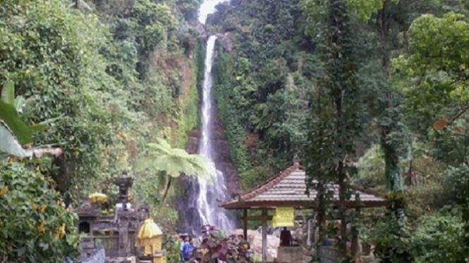 Melihat Keindahan Air Terjun Gitgit Di Bali
