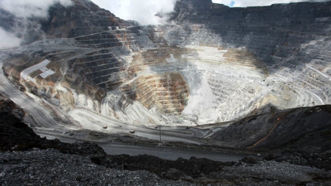 Wilayah pertambangan terbuka Freeport di Timika, Papua. 