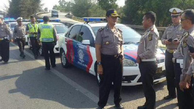 Pengamanan polisi jelang final Piala Presiden di Jakarta.