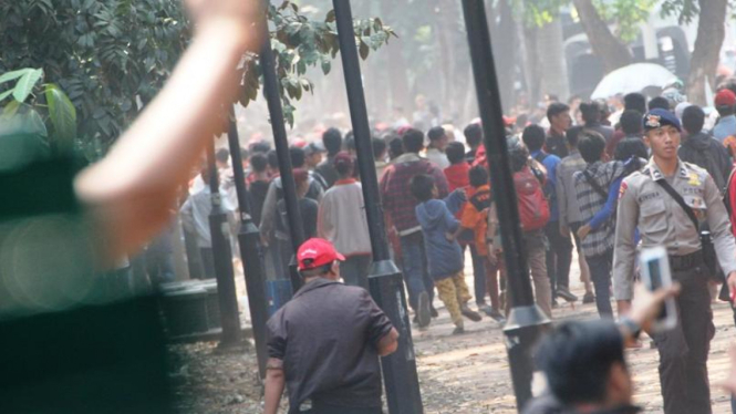 Jakmania rusuh di Senayan