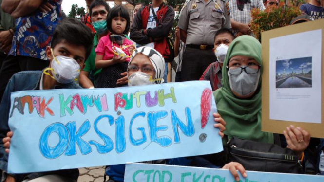 Protes bencana kabut asap di Sumatera dan Kalimantan