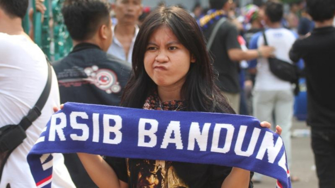 Bobotoh wanita yang hadir di Piala Presiden 2015