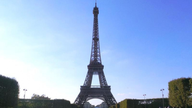 Menara Eiffel, simbol Kota Paris, Prancis. 