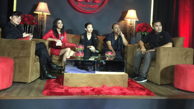 Konferensi pers Dewi Fashion Knights (DFK)