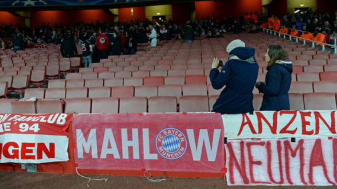 Suporter Bayern Munich boikot pertandingan Liga Champions di Emirates.