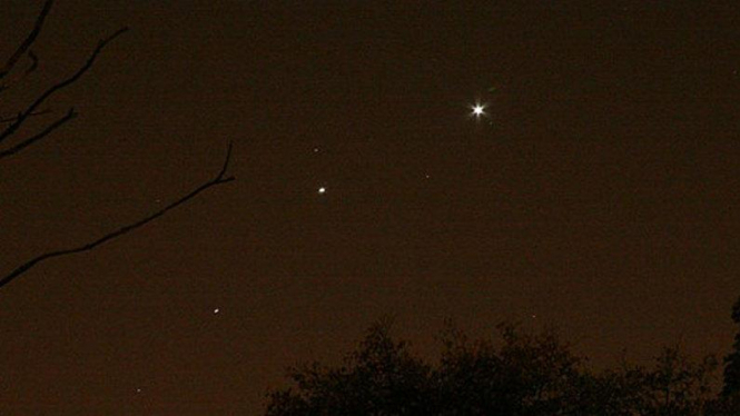 Mars, Jupiter dan Venus terlihat dari Newcastle 