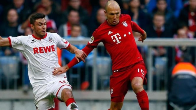 Winger Bayern Munich, Arjen Robben (kanan)
