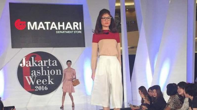 Gaya Retro di Jakarta Fashion Week 2015