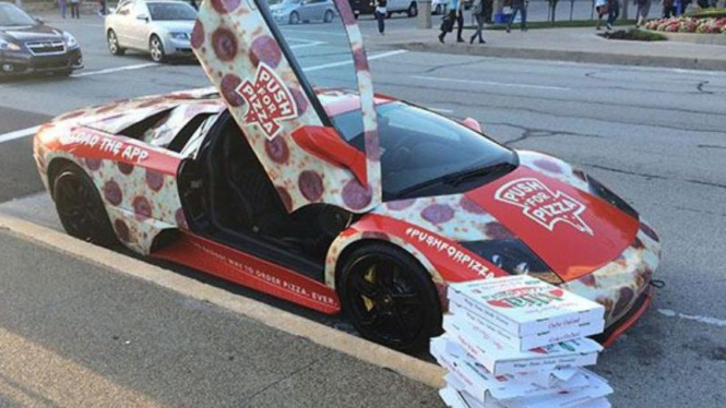 Supercar disulap jadi mobil Pizza