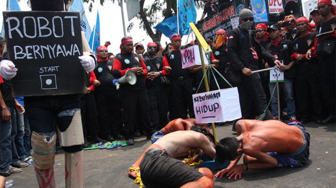 demo buruh tuntut dicabutnya PP Pengupahan demo buruh tuntut dicabutnya PP Pengupahan