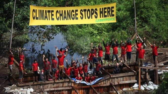 Perlawanan Greenpeace terhadap bencana kabut asap di Indonesia