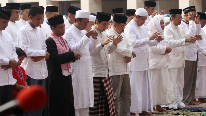 Wapres Jusuf Kalla Ikuti Shalat Istisqa di Masjid Istiqlal