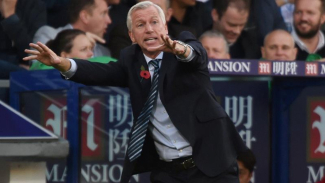 Dipecat Palace, Pardew Terkena Kutukan Eks Bomber Liverpool?