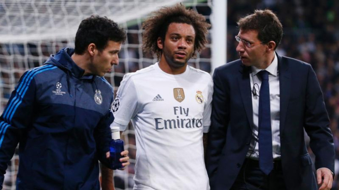 Bek kiri Real Madrid, Marcelo (tengah).