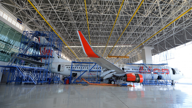 perawatan pesawat di Garuda Maintenance Facility (GMF) 