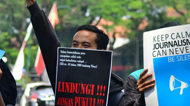 Jurnalis Malang menggelar unjuk rasa