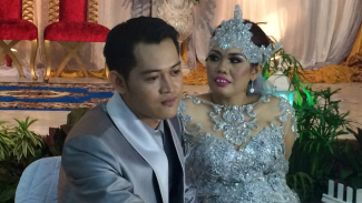 Elly Sugigi Pergoki Suami 'Curhat' dengan Wanita Lain