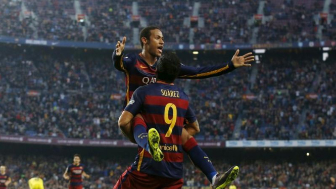 Pemain Barcelona, Neymar, selebrasi bersama Luis Suarez