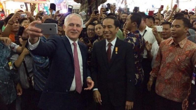 Presiden Jokowi dan PM Australia, Malcolm Turnbull, saat berkunjung ke Pasar Tanah Abang, Jakarta Pusat, beberapa waktu lalu.
